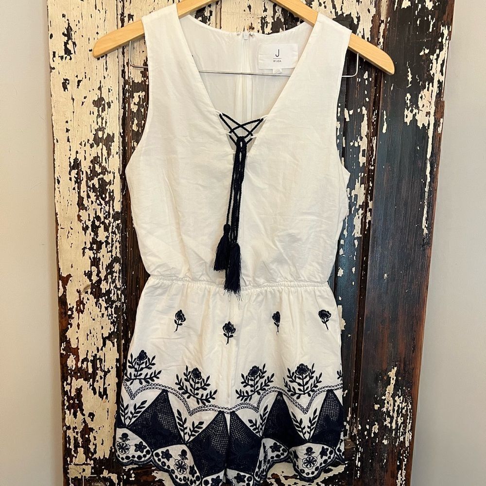 Beautiful women’s J by J.O.A. Bohemian Romper. Size Small.  EUC.